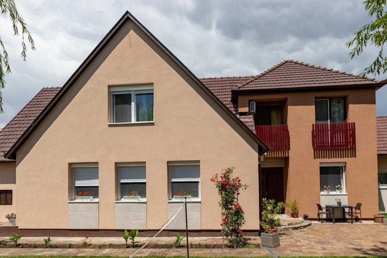 Linett Apartman Hajdúszoboszló Kültér fotó